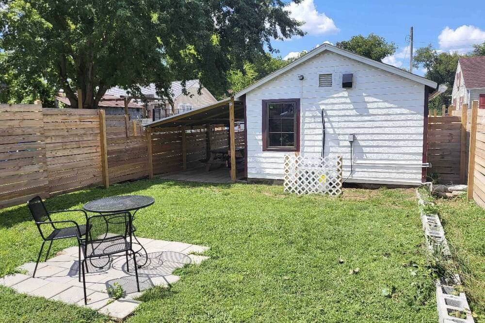 Grab-n-Go Breakfast @ The Guesthouse Nashville - נאשוויל - פטיו