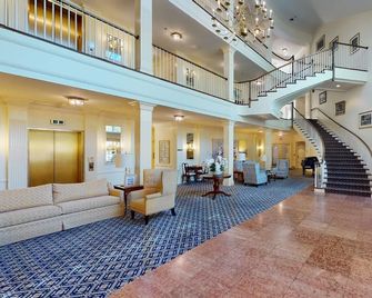 Avon Old Farms Hotel - Avon - Lobby