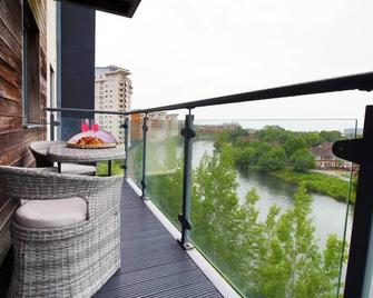 Cohost Partners | Free Parking | 2br | Smart Tv - Cardiff - Balcony
