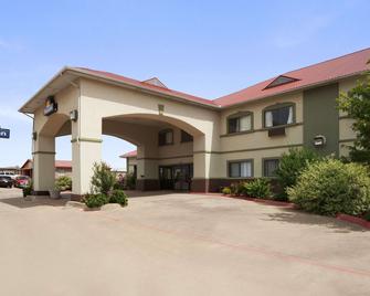 Days Inn by Wyndham Childress - Childress - Budynek