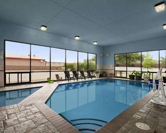 Days Inn by Wyndham Childress - Childress - Pool