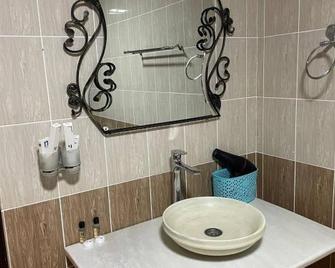 Garden House Mini Hotel - Navoiy - Bathroom