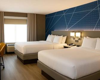 Comfort Inn and Suites Danbury-Bethel - Danbury - Bedroom