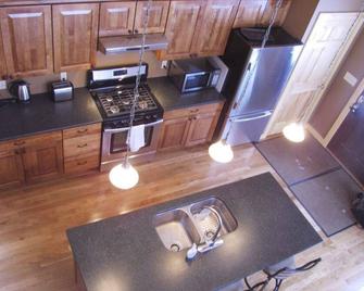 Gorgeous Chalet Near Whiteface Skiing, Hiking, Fishing & Adk Wildlife Refuge - Wilmington - Küche
