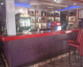 Small Villa Gardens - Kabati - Bar
