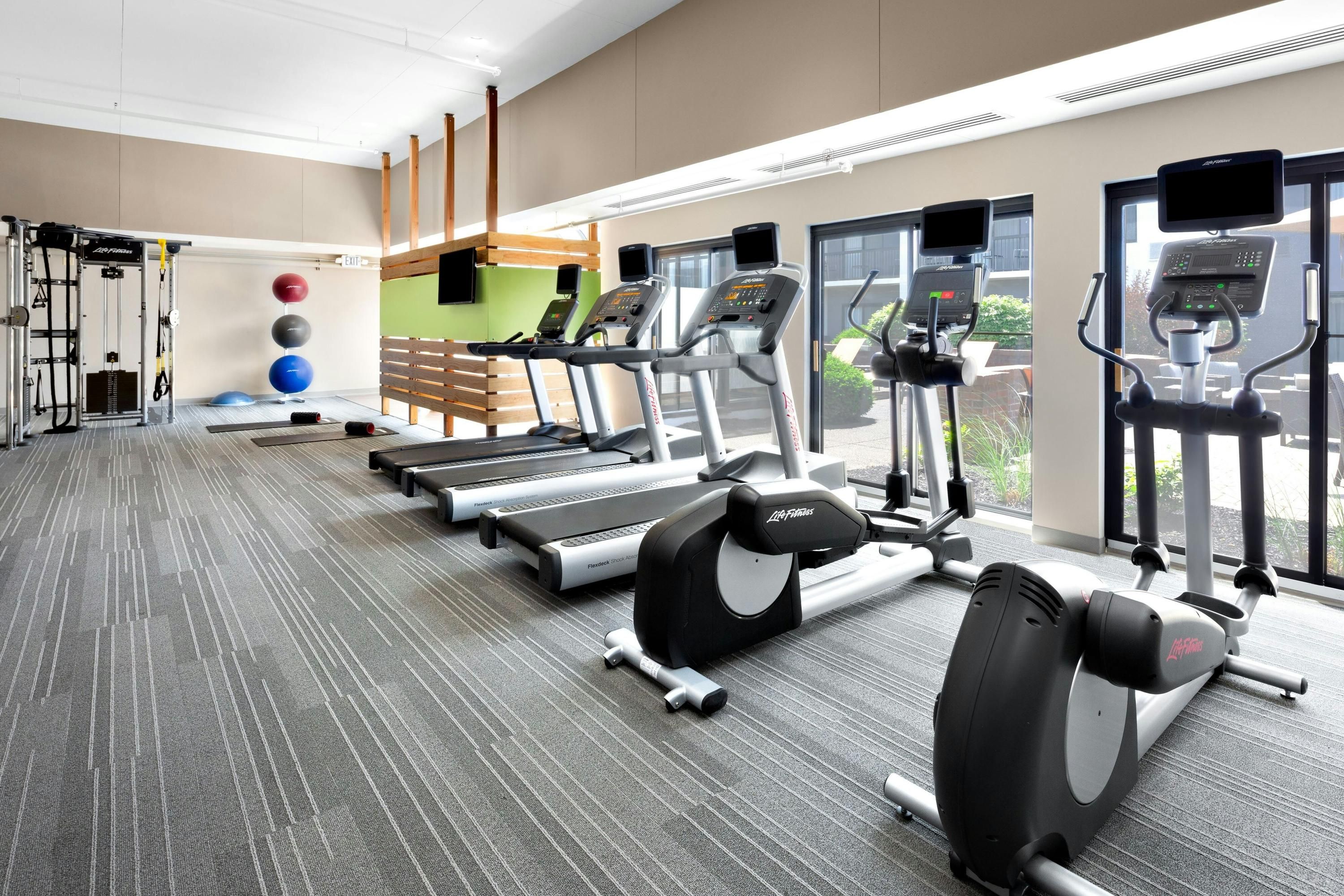 Courtyard by Marriott Pittsburgh Airport thumbnail 3