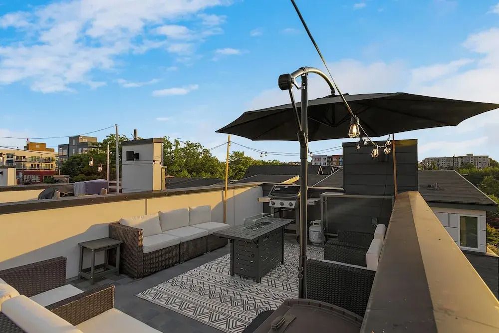 Modern Ballard Townhouse - 92 Walkscore & Rooftop! - סיאטל - מרפסת