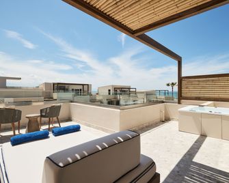 Uzenie All Suites Boutique Resort - Adelianos Kampos - Balcony