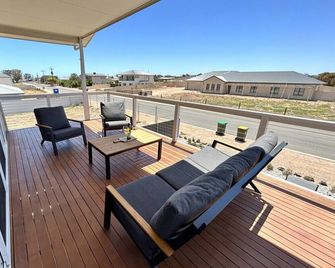 Casa De Praia - Entire Home - North Beach - Wallaroo - Balcone
