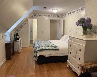 Carriage Lane Inn - Murfreesboro - Bedroom