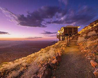 Moon Mountain Lodge - Solitaire