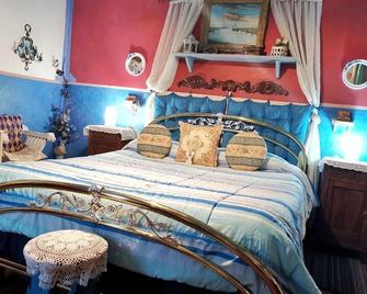 Art B&B la Casa Del Pittore - Revine Lago - Camera da letto