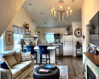 The Suburban Farmhouse' where old meets new. - Bothell - Keuken