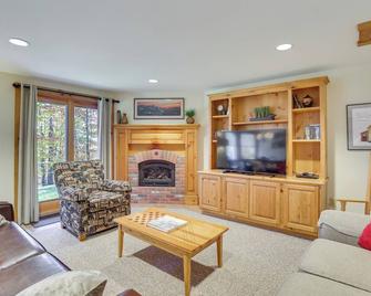 Ski-InandSki-Out at Jay Peak Resort Condo! - Jay - Living room