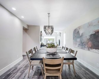 Lake Retreat Near State Park — Seasonal Pool, Hot Tub, Boat Slip, Dogs Welcome - Celina - Dining room