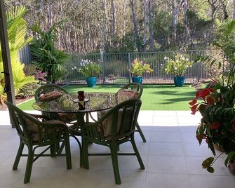 Noosa/Coolum 2 Bedroom s/contained studio apartment - Noosa Heads - Patio