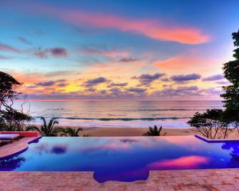 Luxury villa with private beach and swimming pool near charming Sayulita. - Sayulita - Pool