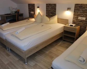 Hotel-Gasthof Zur Rose - Weißenhorn - Bedroom