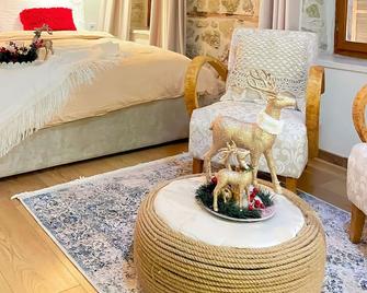 Bohemian Boutique Suites - Vlorë - Bedroom
