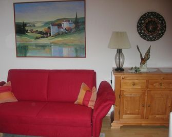 Appartement Haus Hamburg - Bad Fussing - Huiskamer