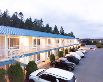 Ocean Crest Motel - Qualicum Beach - Building