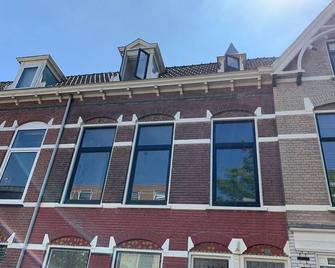 Haarlem sunny appartment 125m2 with terrace and BBQ (max 4 adults / 5 incl kids) - Haarlem - Edificio