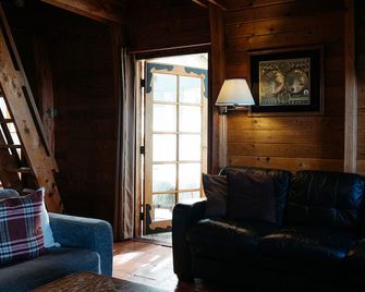 Michel's Cabin, Tofino B.C. - Tofino - Living room