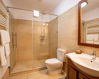 House of Dracula Hotel - Poiana Brașov - Badkamer