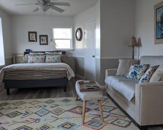 Southside Garden Cottage - Lompoc - Bedroom