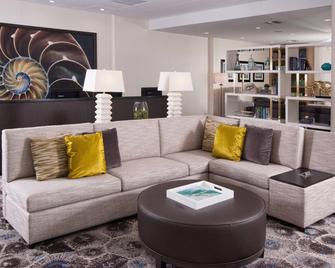 Courtyard Miami in Coral Gables by Marriott - Coral Gables - Living room