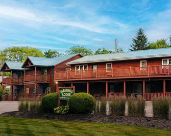 Cozy Lodge Suite 1/2 Mile from Downtown Berlin - Millersburg - Building