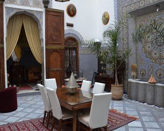 رياض لو باسيو دو فاس - فاس - شرفة مرصوفة