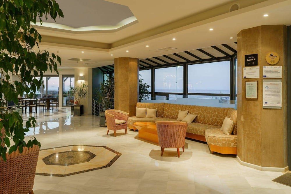 بيرل بيتش هوتل - رثيمنو - ردهة