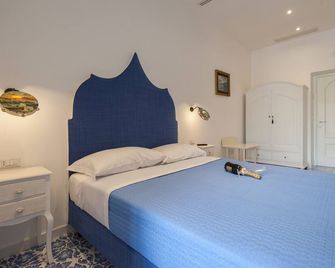 Surriento Suites - Sorrento - Bedroom