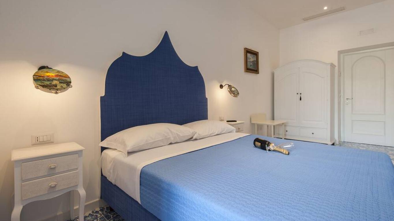 Surriento Suites