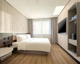 Hanting Hotel Beijing Shijingshan Wanda Lugu Street - Beijing - Bedroom