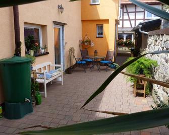 Vacation in a modern apartment 'Hamster Nest' on the edge of the Hainic National Park - Kammerforst - Patio