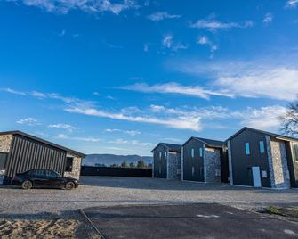 Jillylan Village Apartment - Cromwell - Edificio