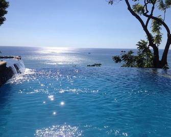 Wow! 5 Bedrooms with insane ocean views!!! - Dominical - Pool