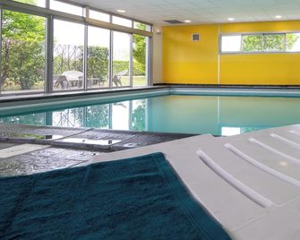 Nemea Appart Hotel Toulouse Aéroport - Tolosa - Piscina
