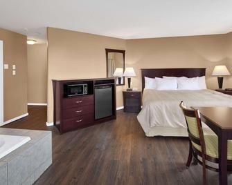 Days Inn by Wyndham Kamloops BC - Kamloops - Makuuhuone