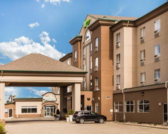 Holiday Inn & Suites Grande Prairie Conference Center - Grande Prairie - Κτίριο