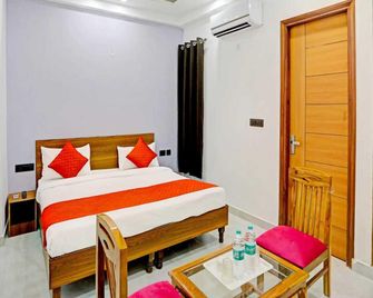 Hotel O Golden Crown - Noida - Schlafzimmer