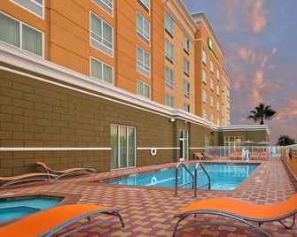 Holiday Inn Jacksonville E 295 Baymeadows By IHG - Jacksonville - Basen
