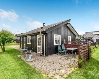 Nice home in Frederikshavn with WiFi - Frederikshavn - Patio