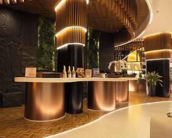 Azzurro Hotel - Angeles City - Front desk