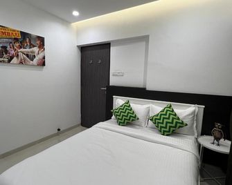 2br Mumbai Theme Service Apartment For Staycation By Flora Stays - Bombay - Habitación
