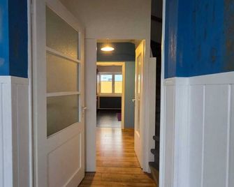 Shiraz-Home das Ferienhaus in Holzminden, 120qm Privatsphäre für ungestörte Erholung - Holzminden - Corridoio