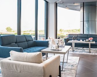 Pyramisa Hotel Apartments - Dubai - Lounge