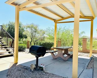 Angels Peak by Mesquite Vacation Rentals with Park View and 510 free daily activities - Mesquite - Binnenhof